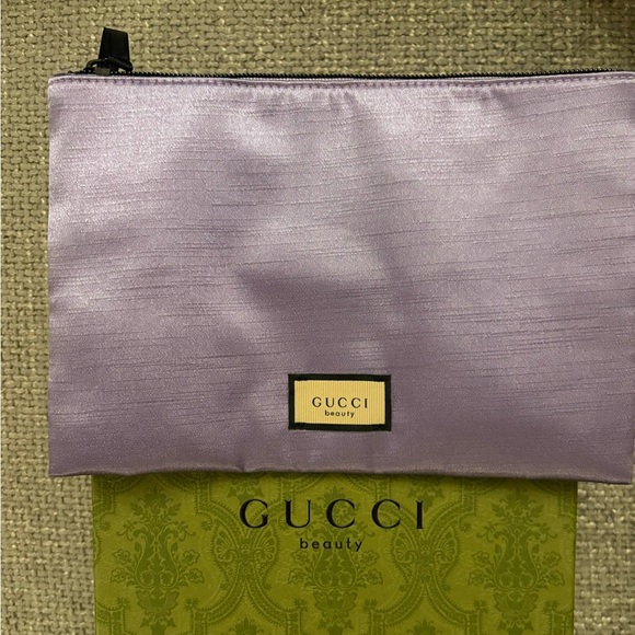Gucci Beauty Limited Edition Metallic Purple Pouch Cosmetic Bag brand new - Picture 3 of 10